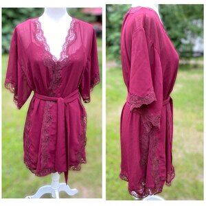 Vtg Delicates Peignoir Robe Nightie Sleep Set Size S/M Maroon Purple Lace USA